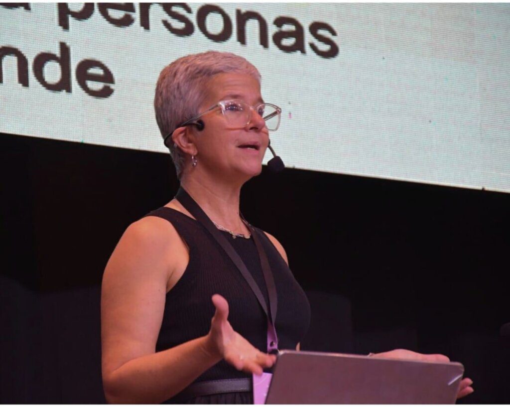 Cecilia Perez en conferencia